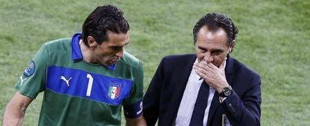 德天空：目前看施洛特贝克最可能不续约，皇马和拜仁讨论了他（德天空：施洛特贝克大概率不续约，皇马与拜仁已就其展开讨论）