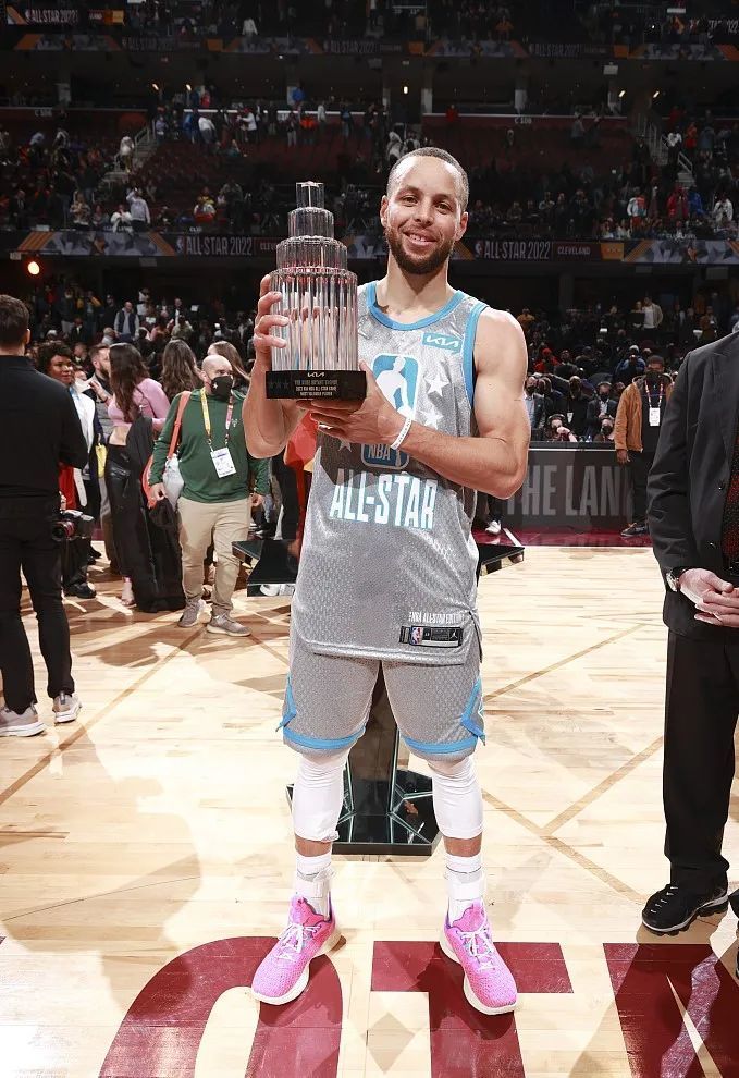 世界级边锋的成名之战（顶尖边锋的封神之战）