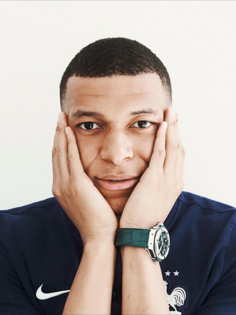 西蒙斯：我们向球迷展示了球队的能力；希望在热刺创造历史（西蒙斯：球队实力已展现给球迷，盼在热刺书写新篇章）