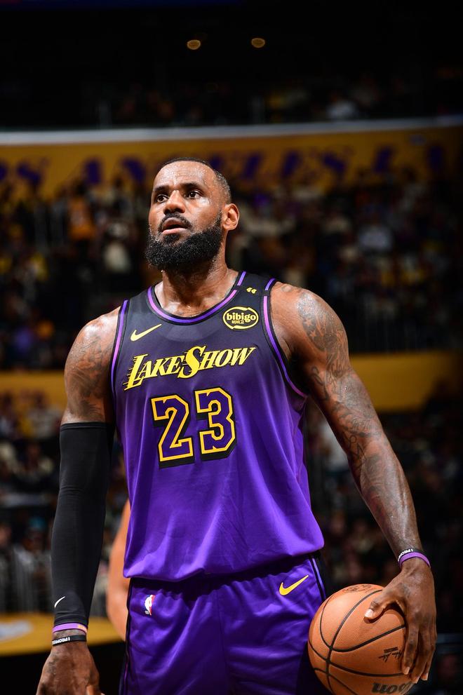 环足奖年度最佳中场候选：维尔茨、若昂-内维斯、佩德里在列（环足奖年度最佳中场提名公布：维尔茨、若昂-内维斯、佩德里入选）