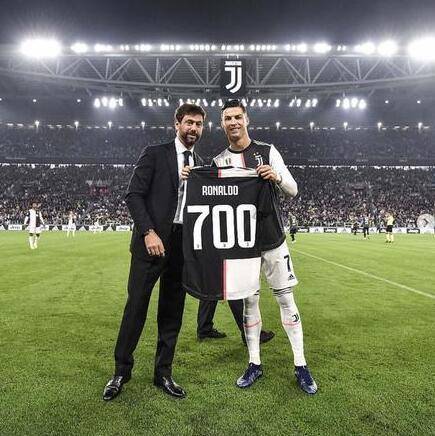 多特4-0十人黄潜，吉拉西双响，阿德耶米、斯文松建功，法比奥-席尔瓦失点（十人黄潜遭多特4-0横扫：吉拉西梅开二度，阿德耶米、斯文松破门，法比奥-席尔瓦点球失手）