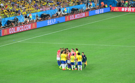 NBA每日最佳：布伦森爆轰40分，文班复出逆转卫冕冠军（NBA今日之最：布伦森狂飙40分，文班回归率队逆转卫冕冠军）