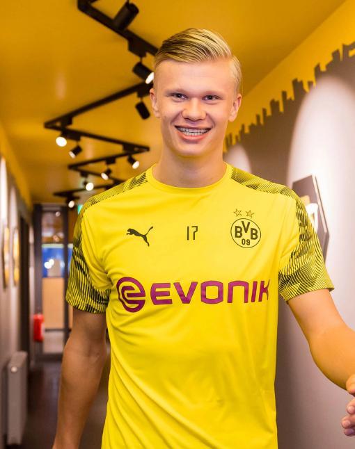 瓦拉内：去皇马前齐达内亲自给我打了电话；穆里尼奥很有魅力（瓦拉内：加盟皇马前齐达内亲自致电；穆里尼奥魅力十足）