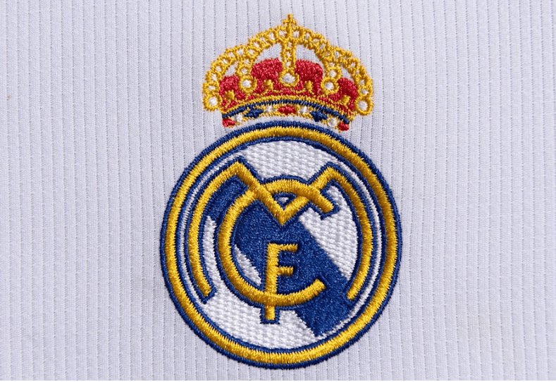 登顶历史第一毫不在乎，面对无数荣誉超然物外，约基奇到底有多么独一无二？（对历史第一泰然处之，荣誉如潮仍淡然，约基奇究竟有多不可复制？）