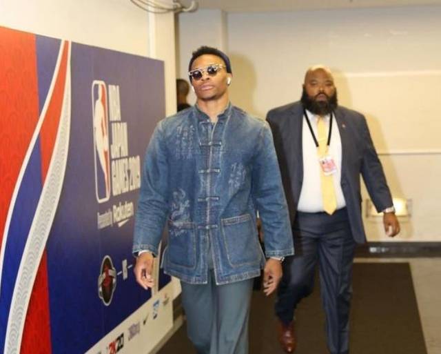 祸从口出！官方：多次争议言论，艾梅加被斯特拉斯堡队内禁赛（斯特拉斯堡官方：艾梅加因多次争议言论被内部停赛）